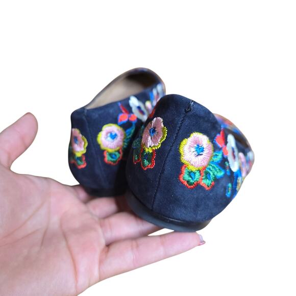 Tory Burch Rosemont Pansy Floral Embroidered Pointed Toe Flats Size: 9 - Picture 4 of 7